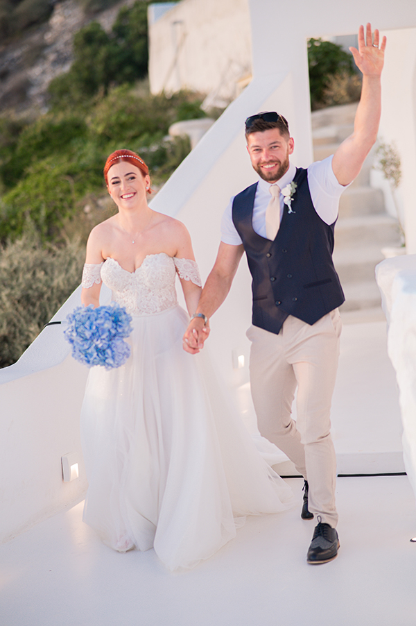 stunning-summer-wedding-santorini-blue-hydrangeas_39