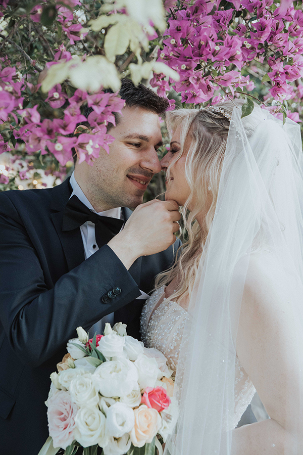 beautiful-flower-filled-wedding-athens_04