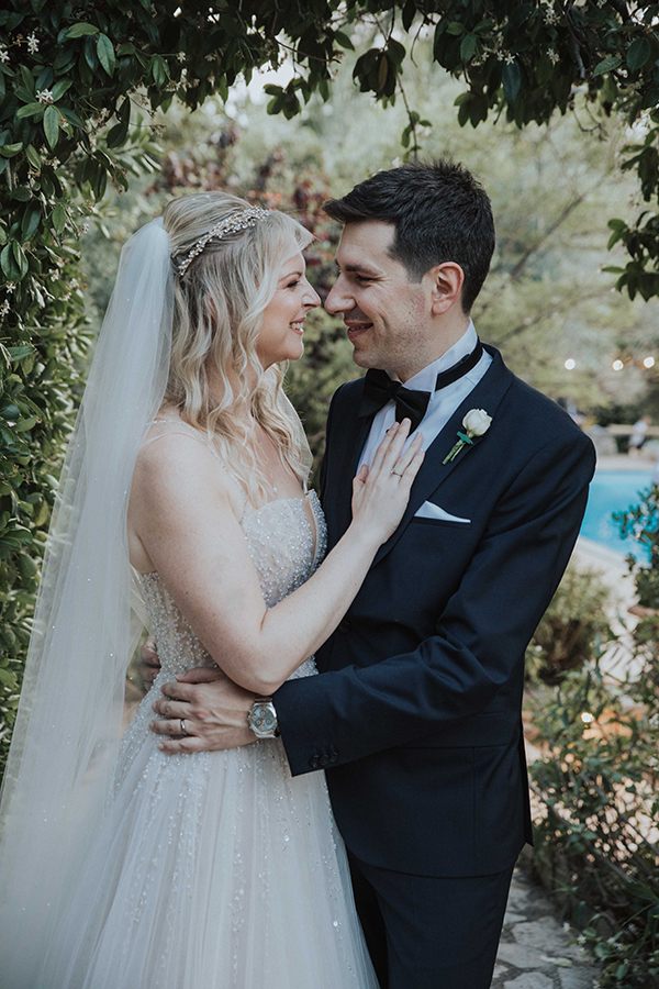 beautiful-flower-filled-wedding-athens_04x