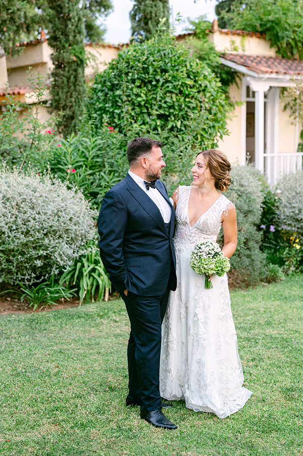 charming-summer-wedding-athens-lilac-blooms_30