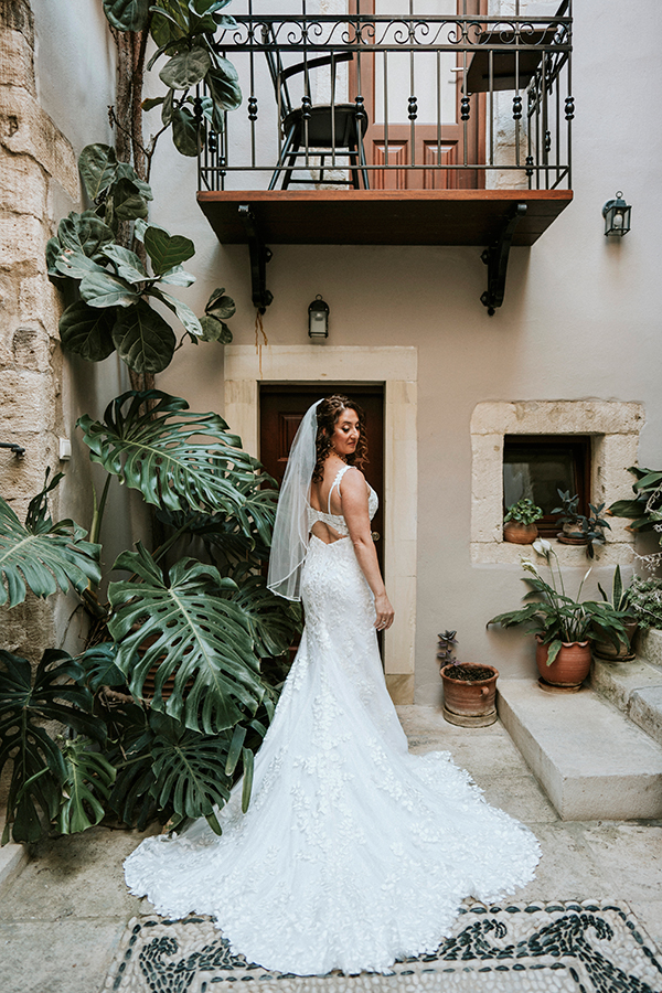 lovely-destination-wedding-crete-white-hydrangeas_10
