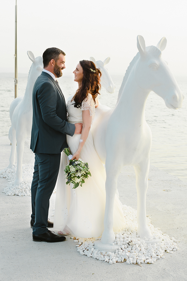 lovely-summer-wedding-evia-with-pink-white-roses_01