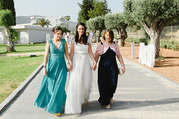 lovely-summer-wedding-evia-with-pink-white-roses_14