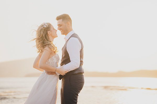 modern-chic-fall-wedding-athens-colorful-flowers_39