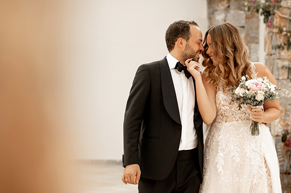 romantic-chic-summer-wedding-crete-white-pink-roses_01