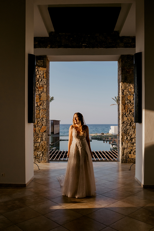 romantic-chic-summer-wedding-crete-white-pink-roses_06