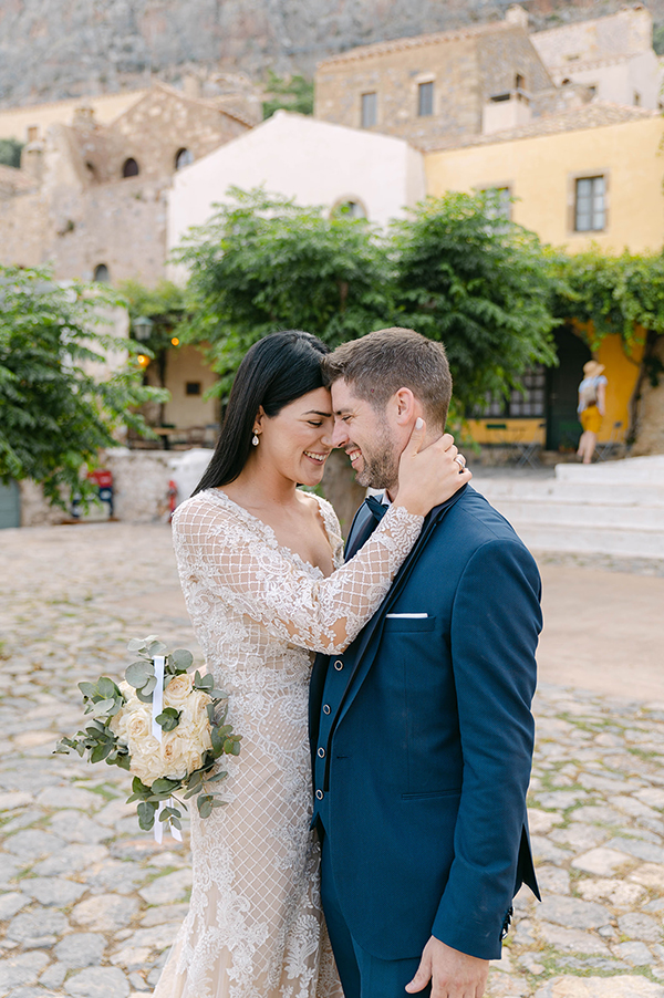 summer-wedding-nafpaktos-white-blooms_02