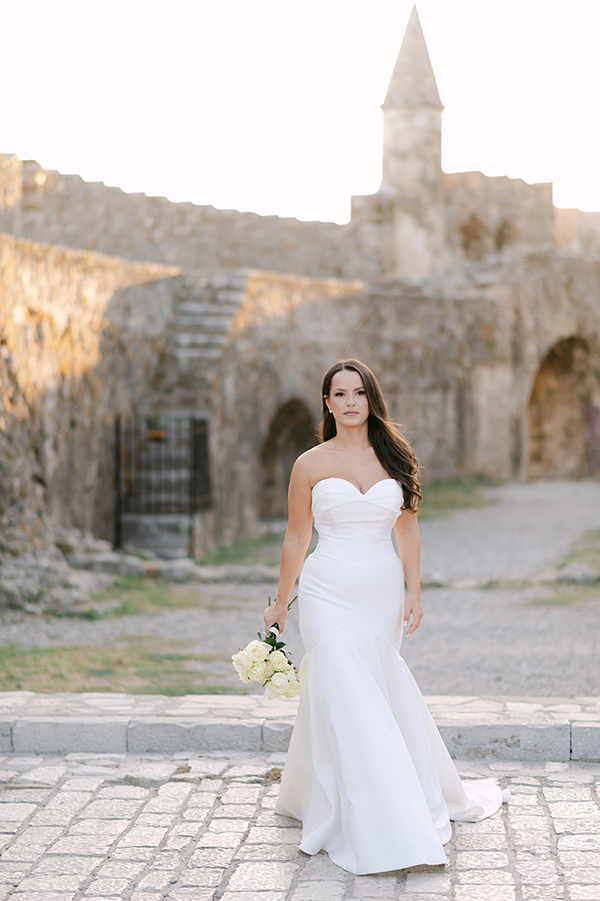 beautiful-summer-wedding-patras-yellow-flowers_02z