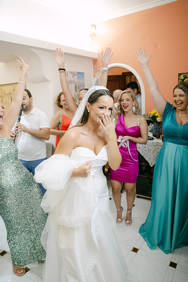 beautiful-summer-wedding-patras-yellow-flowers_10