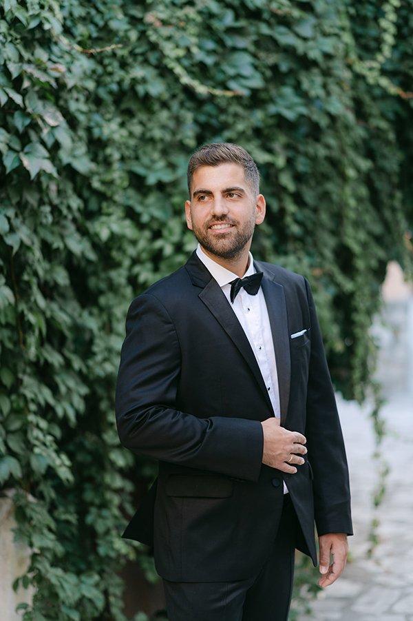 beautiful-summer-wedding-patras-yellow-flowers_10x