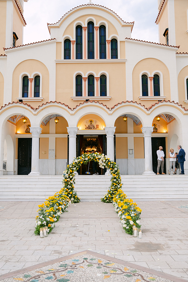 beautiful-summer-wedding-patras-yellow-flowers_13