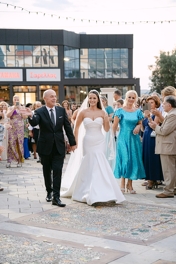 beautiful-summer-wedding-patras-yellow-flowers_22w