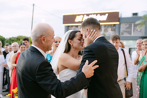 beautiful-summer-wedding-patras-yellow-flowers_22x