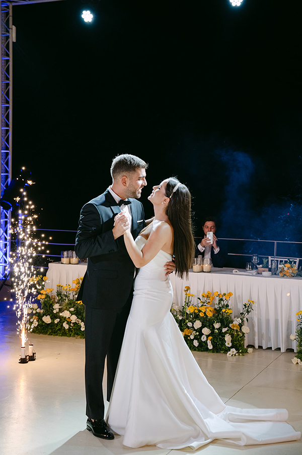 beautiful-summer-wedding-patras-yellow-flowers_38