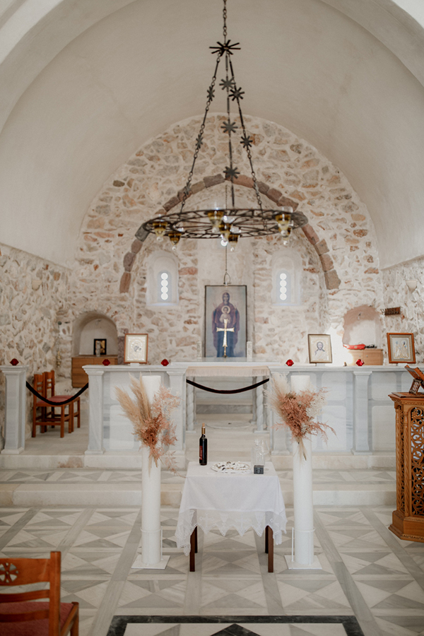 bohemian-summer-wedding-santorini-romantic-details_07