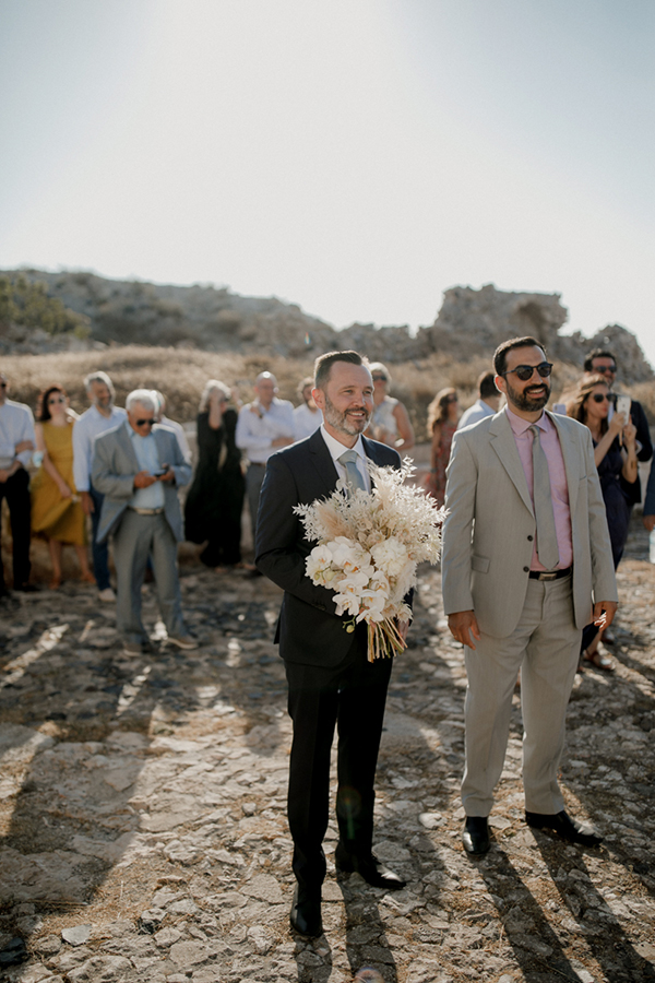 bohemian-summer-wedding-santorini-romantic-details_08
