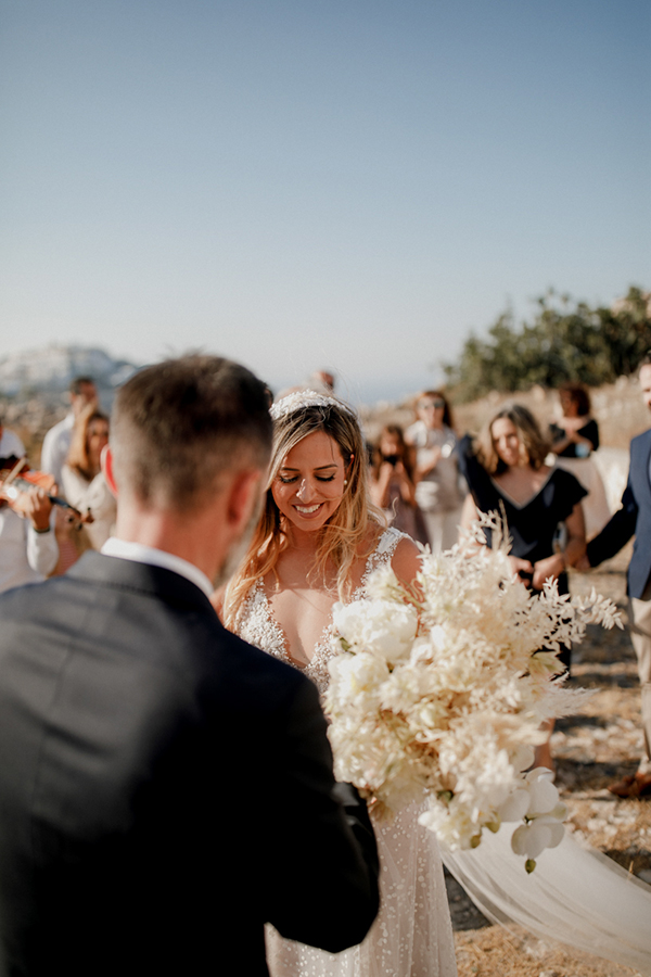 bohemian-summer-wedding-santorini-romantic-details_10