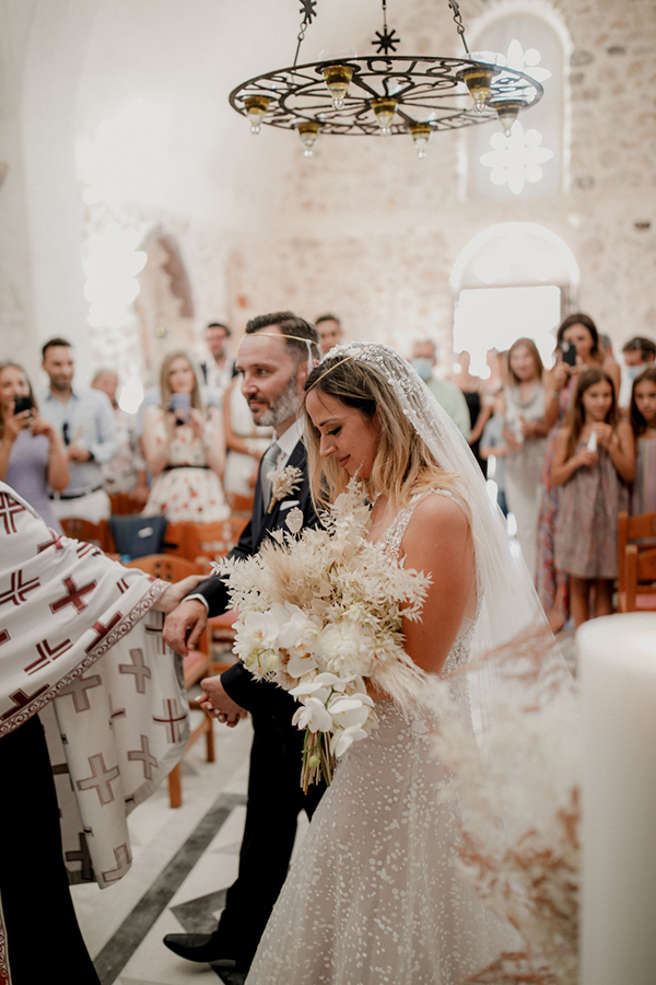 bohemian-summer-wedding-santorini-romantic-details_13