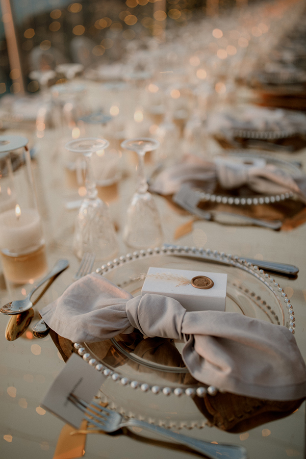 bohemian-summer-wedding-santorini-romantic-details_17