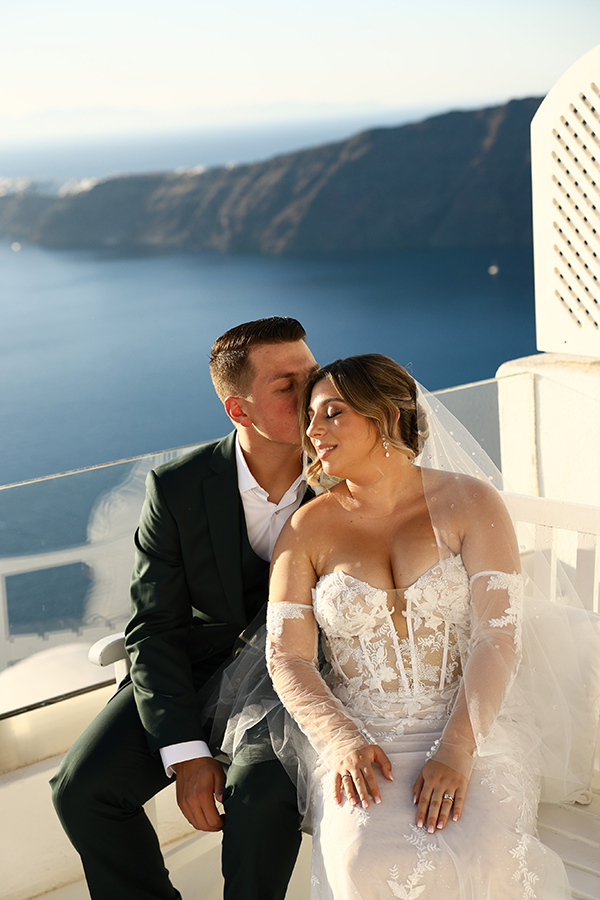 minimal-chic-elopement-santorini_02