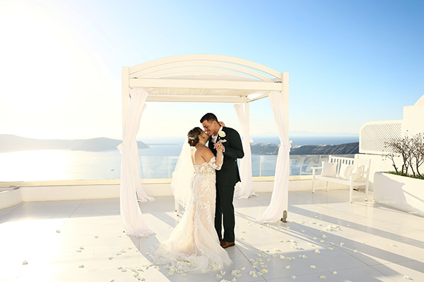 minimal-chic-elopement-santorini_15