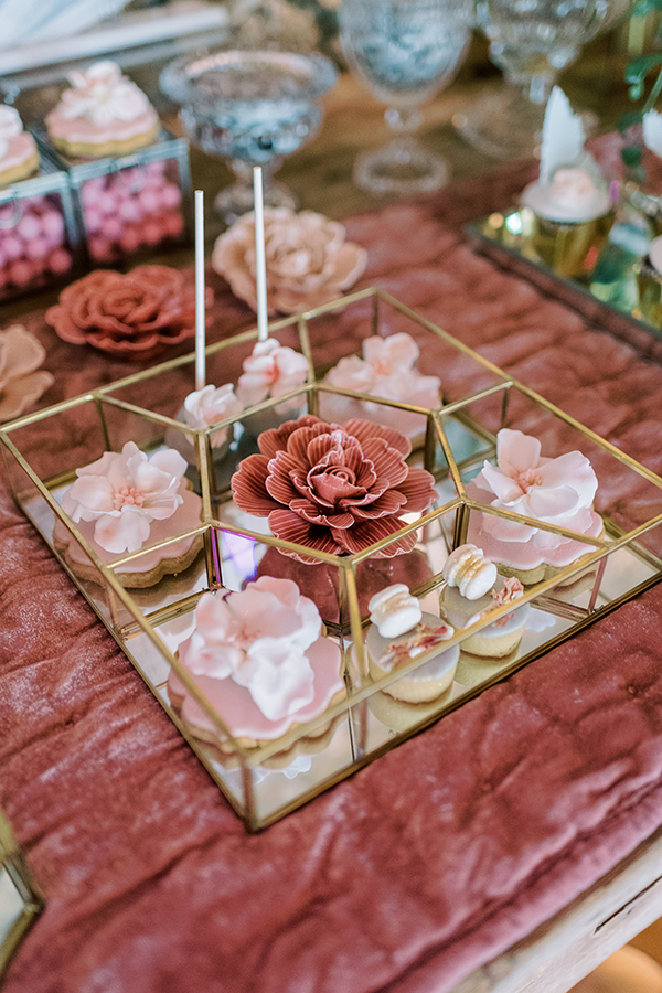 pretty-summer-wedding-athens-romantic-flair_20