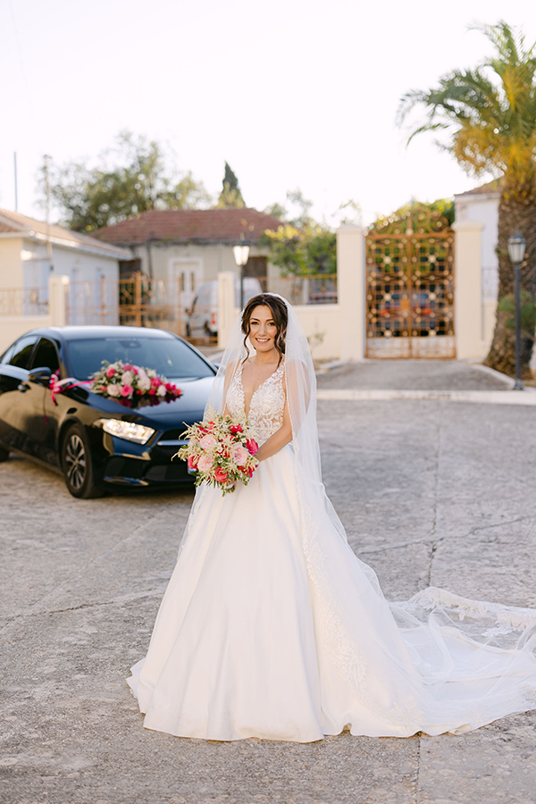 summer-wedding-kefalonia-pops-of-pink_05