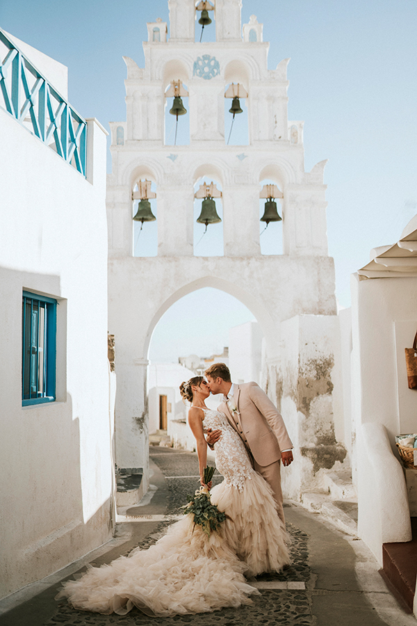 summer-wedding-santorini-delicate-hues_01