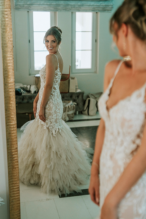 summer-wedding-santorini-delicate-hues_07