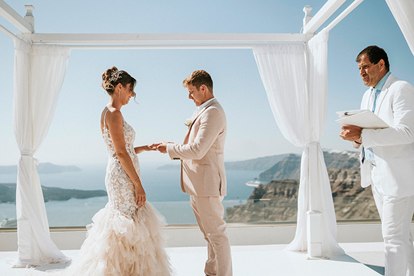 summer-wedding-santorini-delicate-hues_19