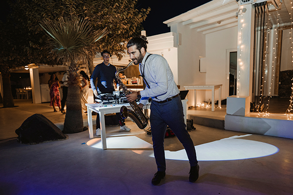 summer-wedding-santorini-delicate-hues_30