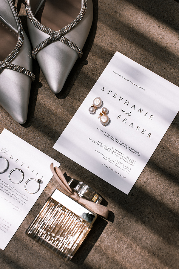 romantic-destination-summer-wedding-crete-white-florals_05