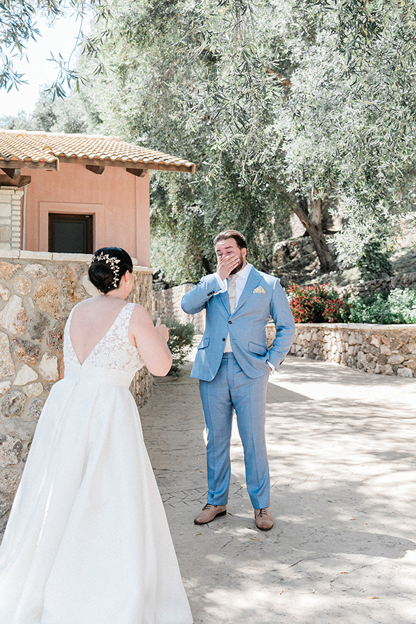 summer-destination-wedding-parga-white-flowers_10