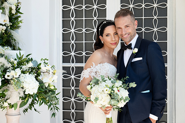 beautiful-classic-white-lush-green-wedding_04x