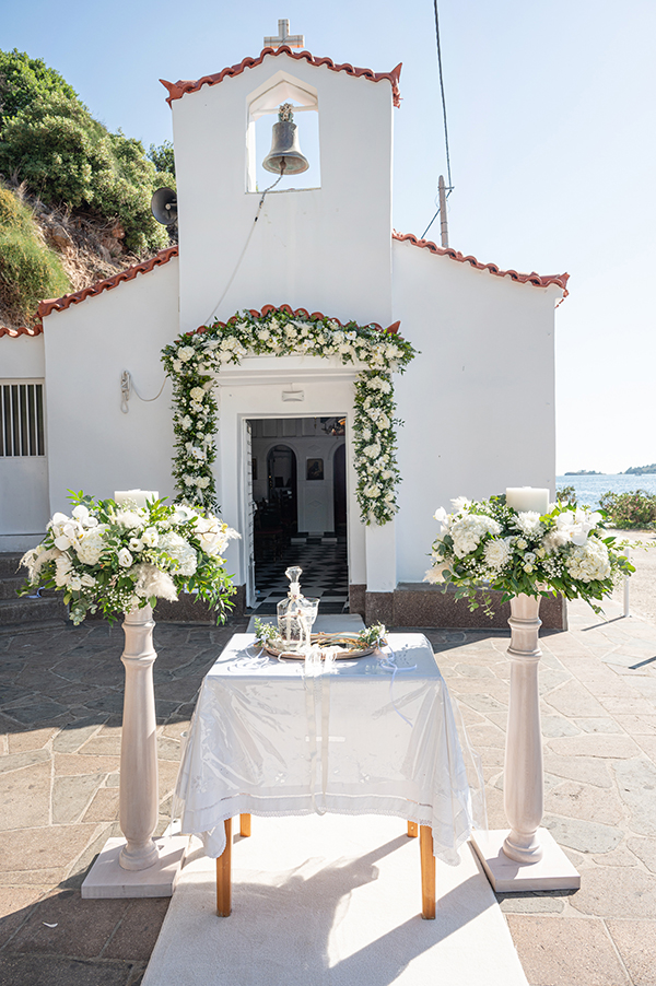 beautiful-classic-white-lush-green-wedding_10