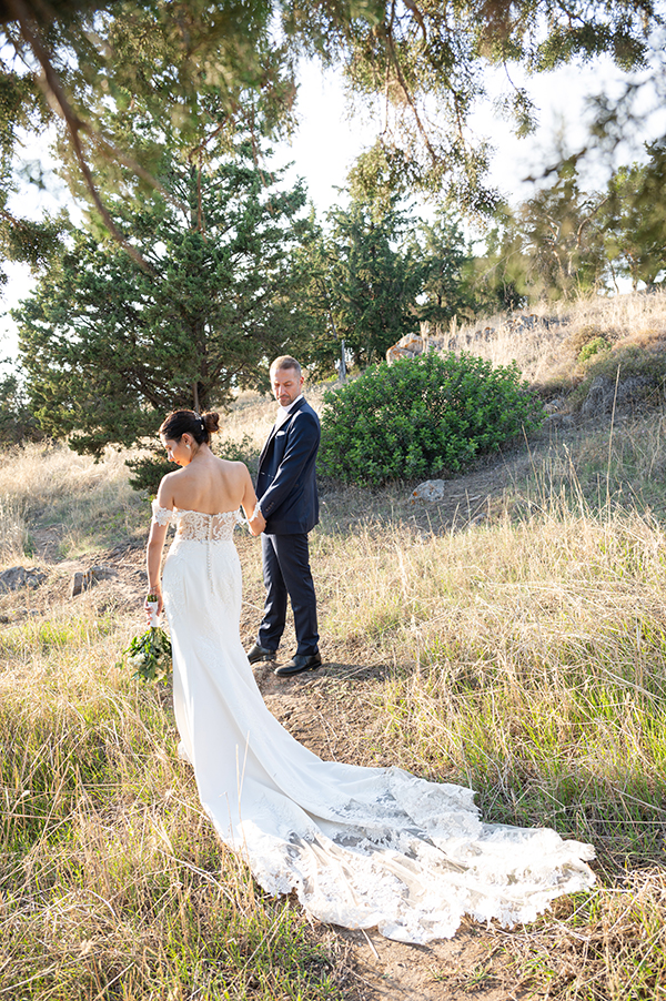 beautiful-classic-white-lush-green-wedding_22