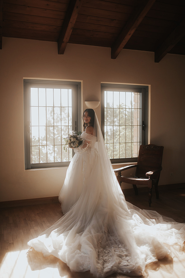 fairytale-destination-wedding-pylos-dusty-blue-florals_11