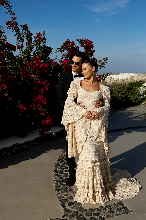 gorgeous-styled-shoot-santorini-lush-florals_01