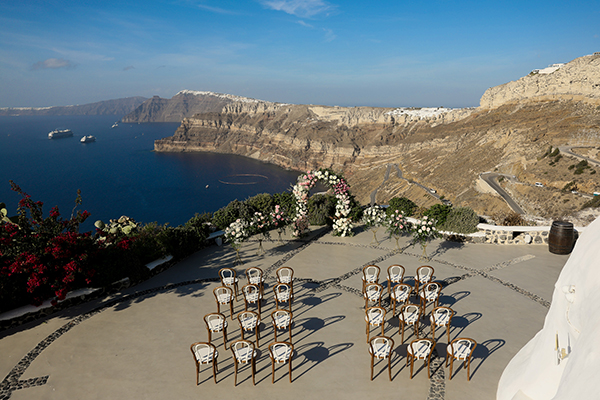 gorgeous-styled-shoot-santorini-lush-florals_06
