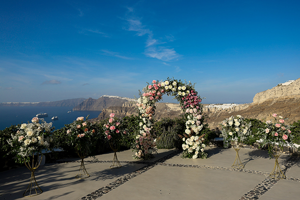 gorgeous-styled-shoot-santorini-lush-florals_07