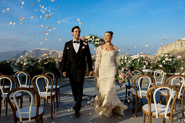 gorgeous-styled-shoot-santorini-lush-florals_15