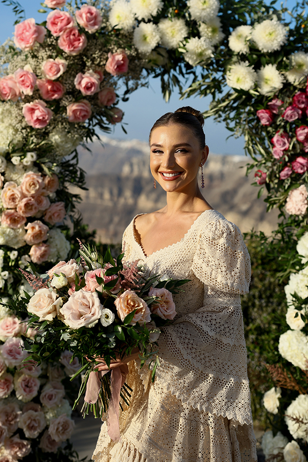 gorgeous-styled-shoot-santorini-lush-florals_17