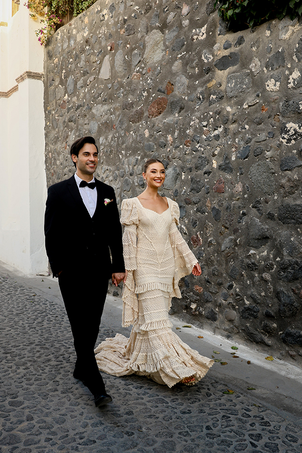 gorgeous-styled-shoot-santorini-lush-florals_18