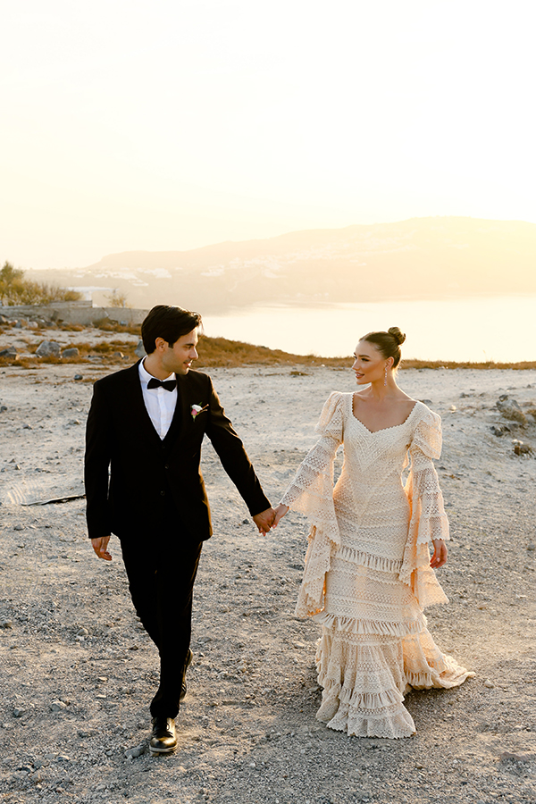 gorgeous-styled-shoot-santorini-lush-florals_21