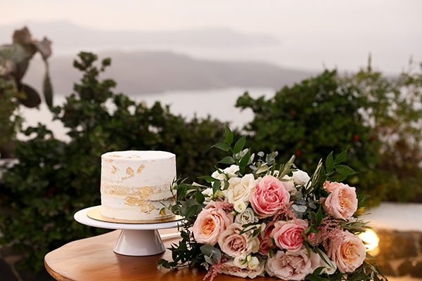 gorgeous-styled-shoot-santorini-lush-florals_25