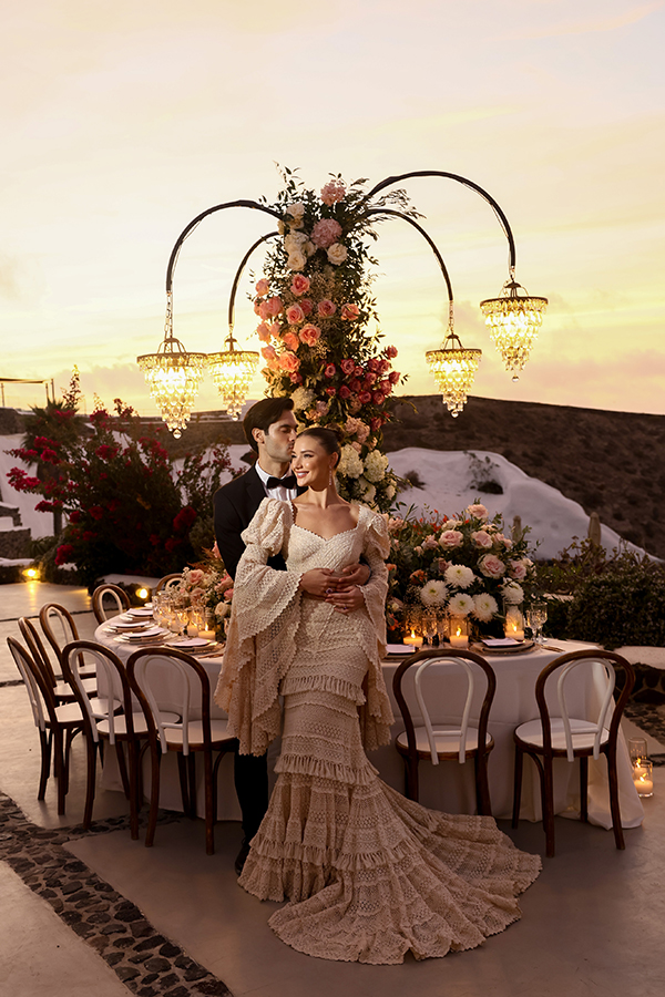 gorgeous-styled-shoot-santorini-lush-florals_26