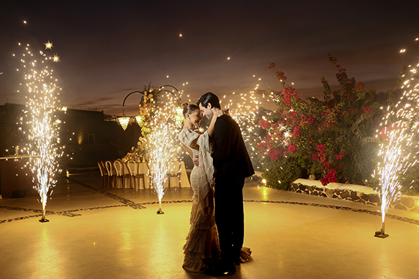 gorgeous-styled-shoot-santorini-lush-florals_28