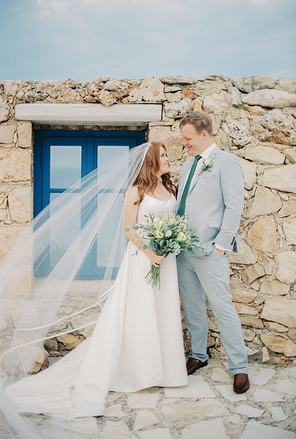 intimate-destination-wedding-zakynthos-white-flowers_02