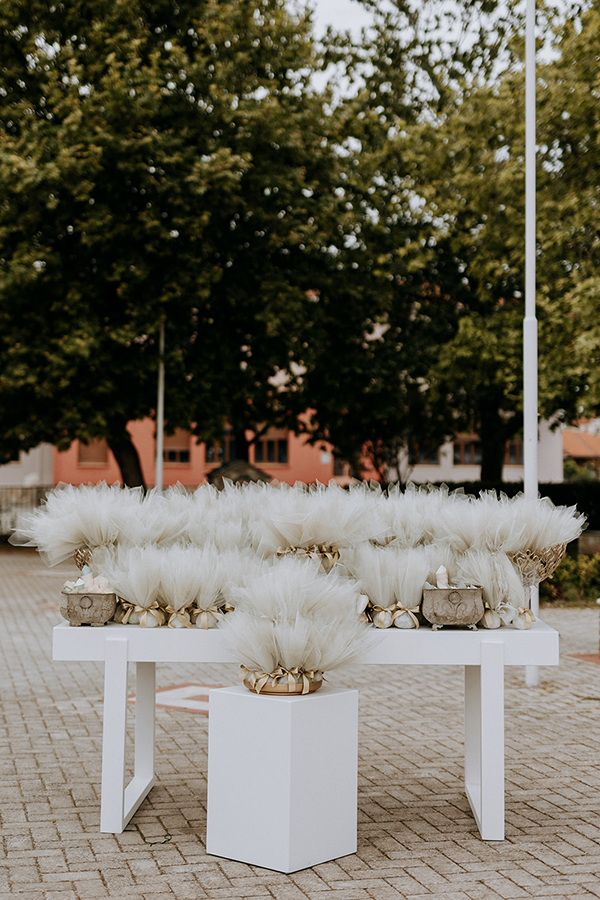 spring-wedding-greece-white-flowers_08x