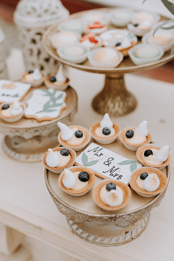 spring-wedding-greece-white-flowers_09